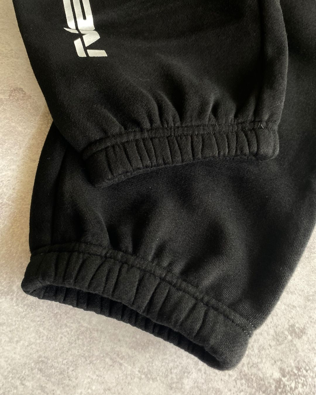 黒い冬 Black Winter Sweatpants