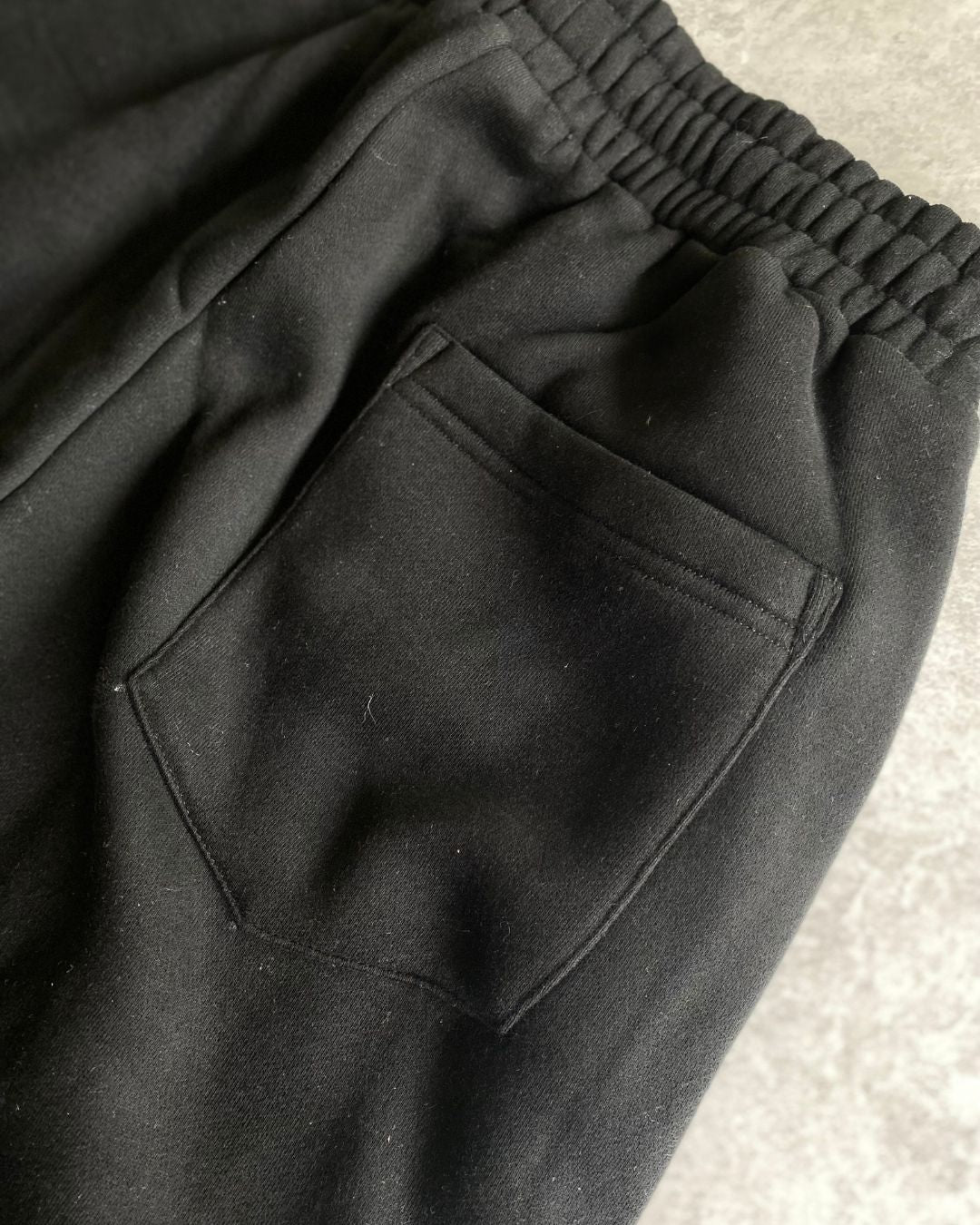 黒い冬 Black Winter Sweatpants